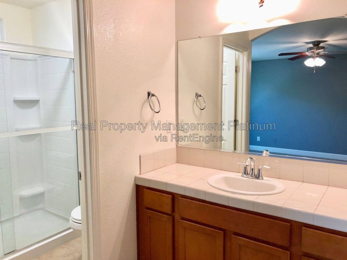 5884 E Kaviland Ave, Fresno, CA 93727 - House for Rent - Image 7