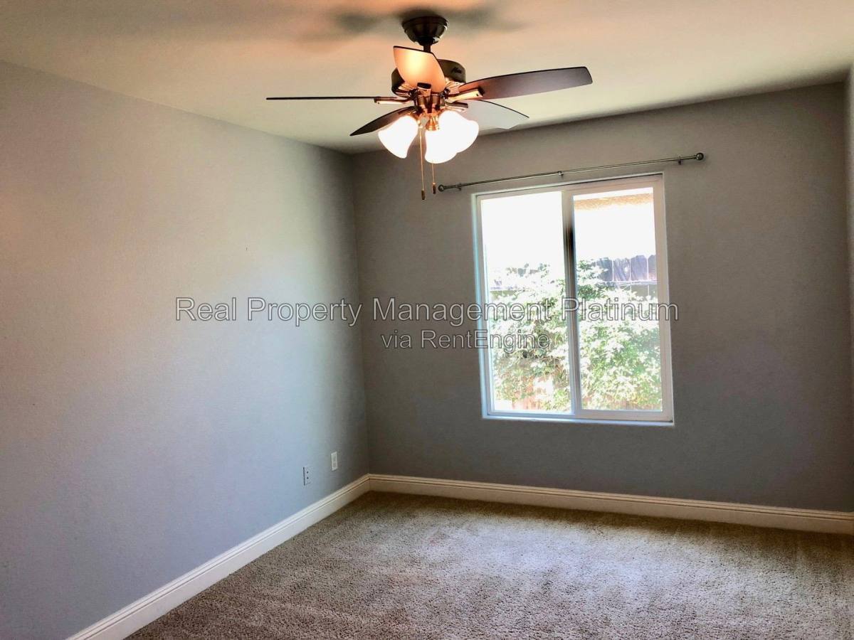 5884 E Kaviland Ave, Fresno, CA 93727 - House for Rent - Image 13