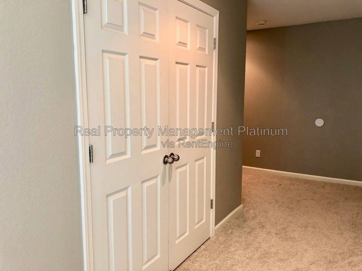 5884 E Kaviland Ave, Fresno, CA 93727 - House for Rent - Image 11