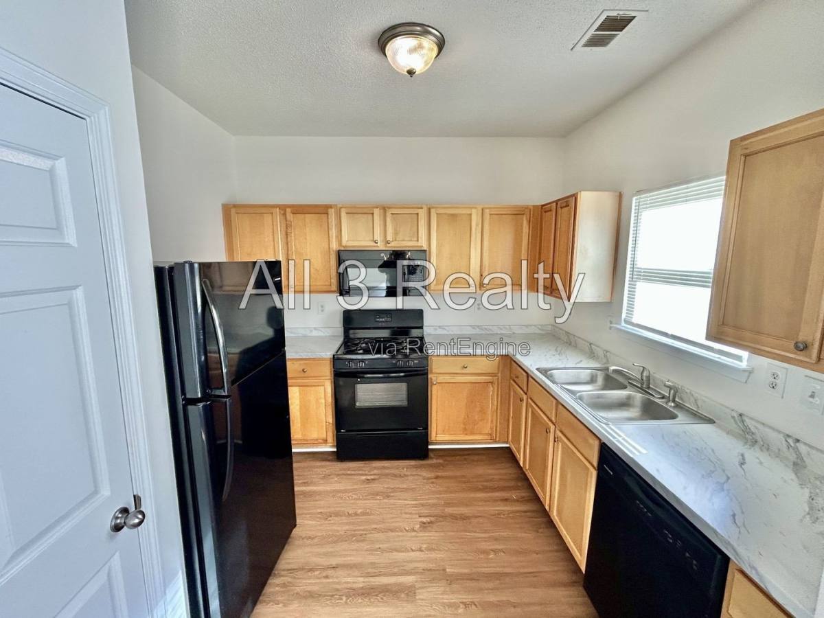 2240 Crossrail Dr, Atlanta, GA 30349 - House for Rent - Image 7