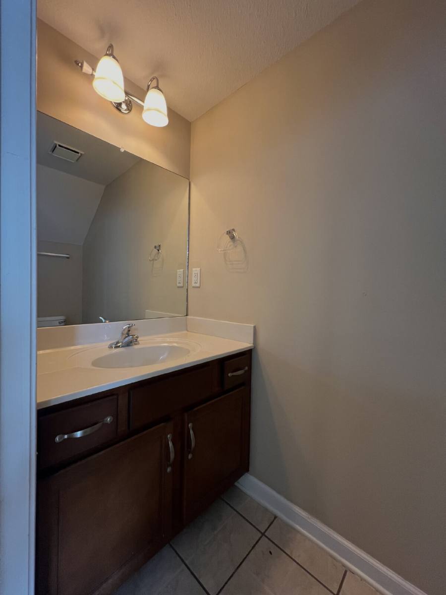 793D Cherry Bark Dr, Clarksville, TN 37040 - Townhouse for Rent - Image 4