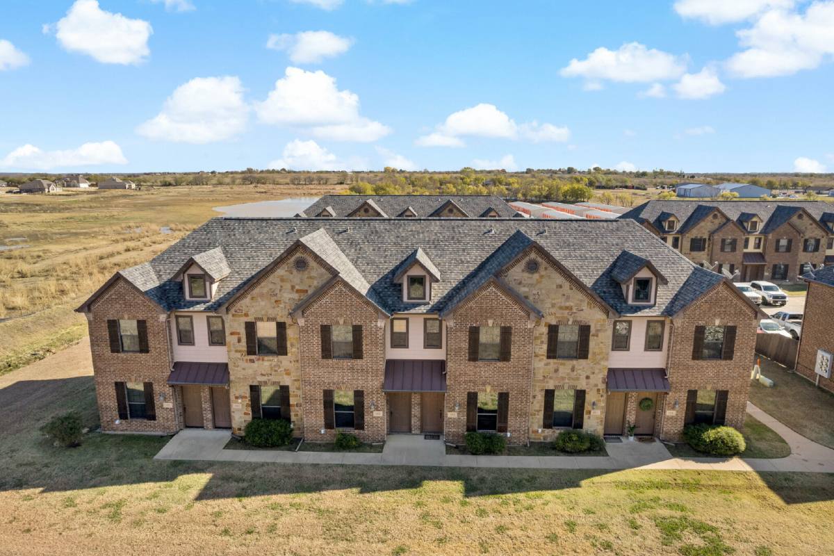 11118 Marion Rd #301, Sanger, TX 76266 - Condo for Rent - Image 2
