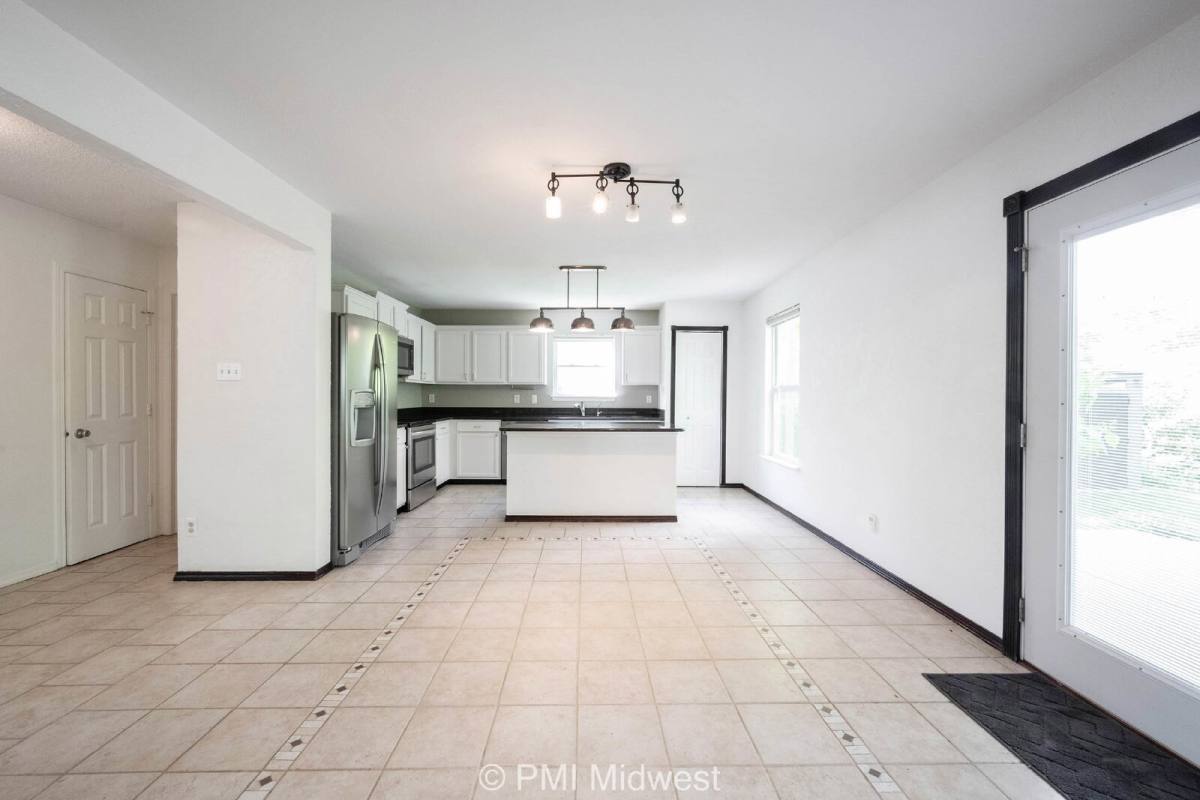 6114 Amber Valley Lane, Indianapolis, IN 46237 - House for Rent - Image 9