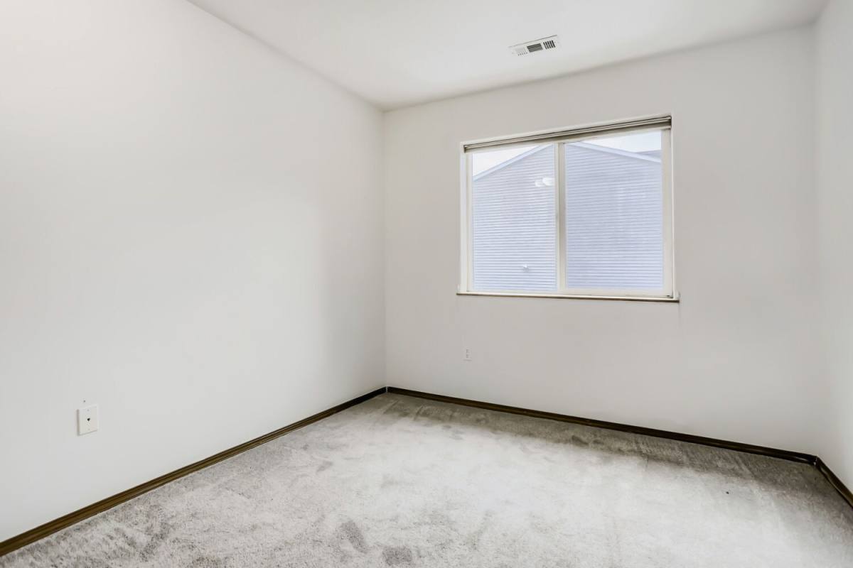 10324 NE Fargo St, Portland, OR 97220 - Townhouse for Rent - Image 8