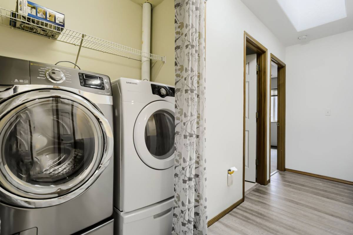10324 NE Fargo St, Portland, OR 97220 - Townhouse for Rent - Image 5