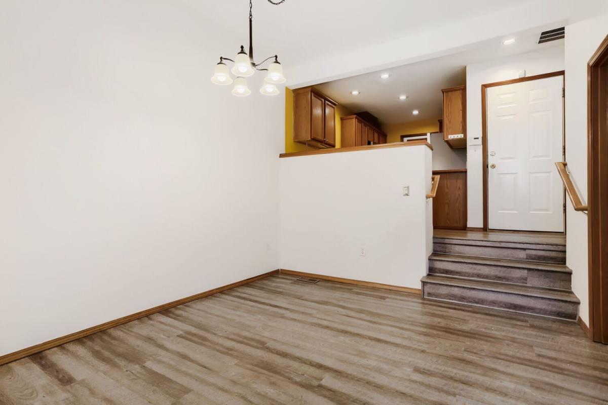 10324 NE Fargo St, Portland, OR 97220 - Townhouse for Rent - Image 2