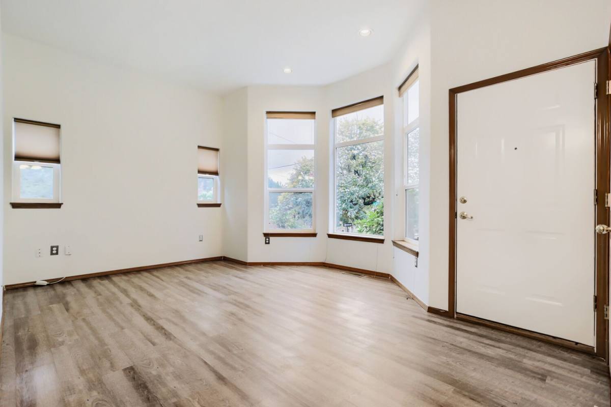 10324 NE Fargo St, Portland, OR 97220 - Townhouse for Rent - Image 1