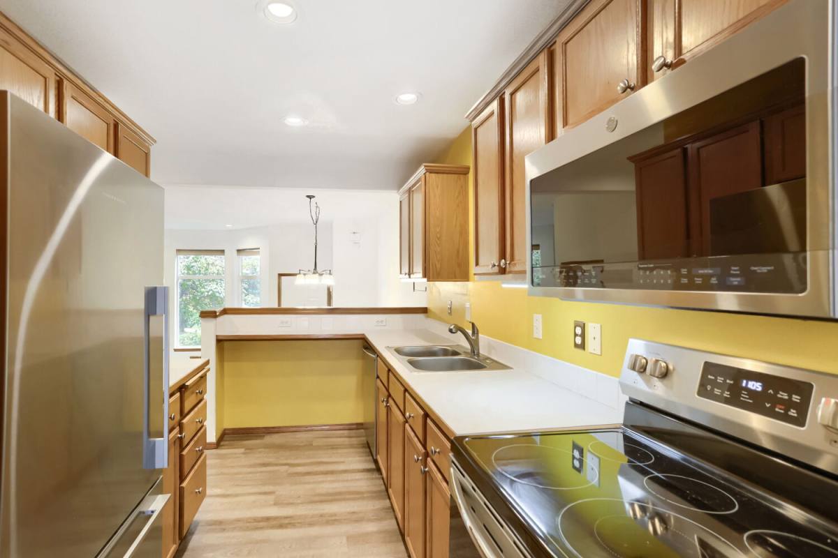 10324 NE Fargo St, Portland, OR 97220 - Townhouse for Rent - Image 4