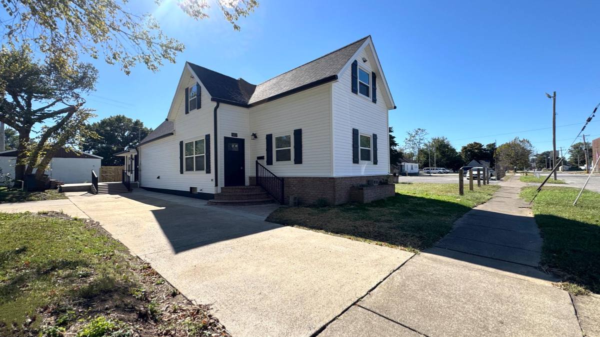 House for rent at 613 E Louisiana St, Evansville, IN 47711
