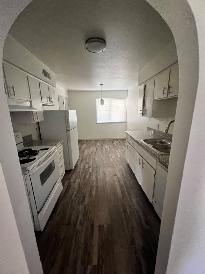 5157-5171 E Hedges Ave #5157-202, Fresno, CA 93727 - Apartment for Rent - Image 2
