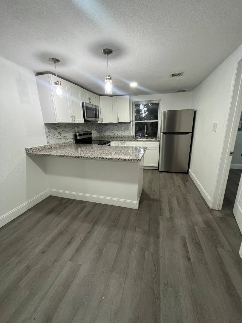 805 N Eustis St #B, Eustis, FL 32726 - Apartment for Rent - Image 4