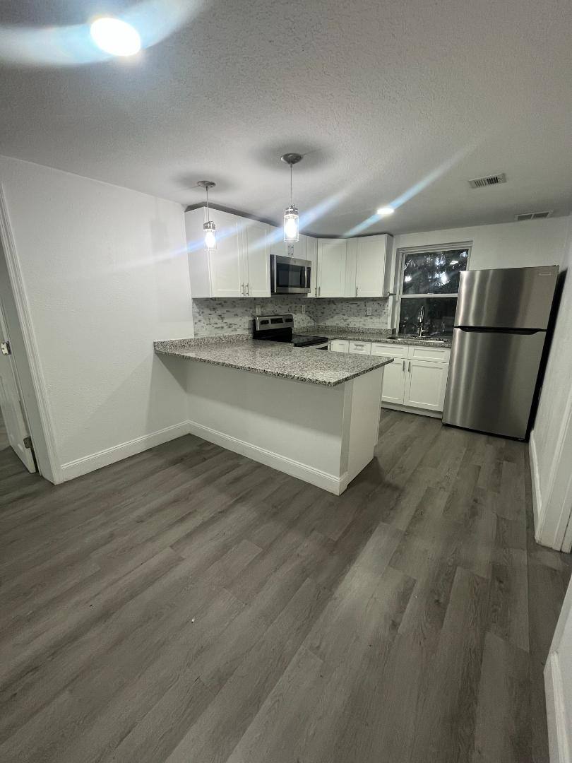 805 N Eustis St #B, Eustis, FL 32726 - Apartment for Rent - Image 5