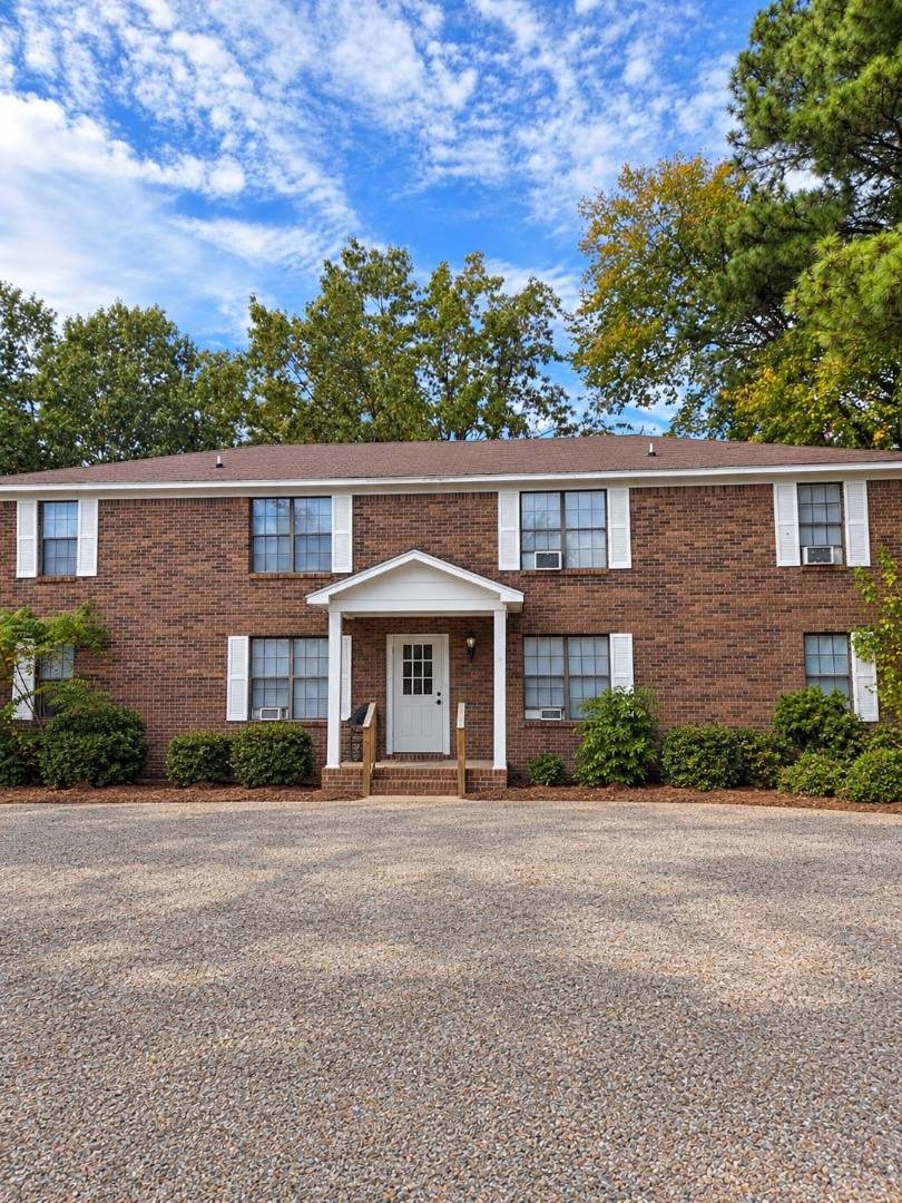 37 River Oaks Dr #C, Jackson, TN 38305 - Apartment for Rent