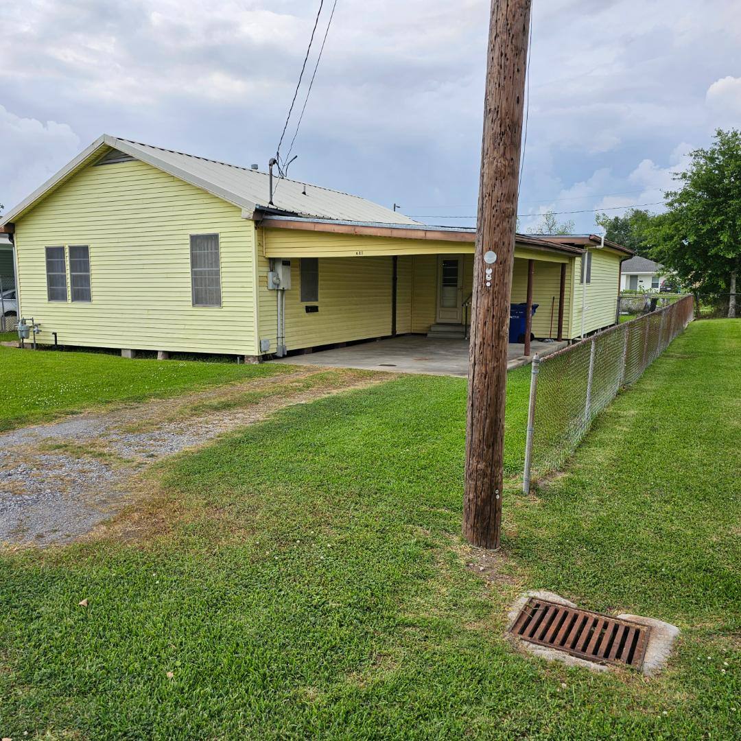 House for rent at 611 Willow St, Thibodaux, LA 70301