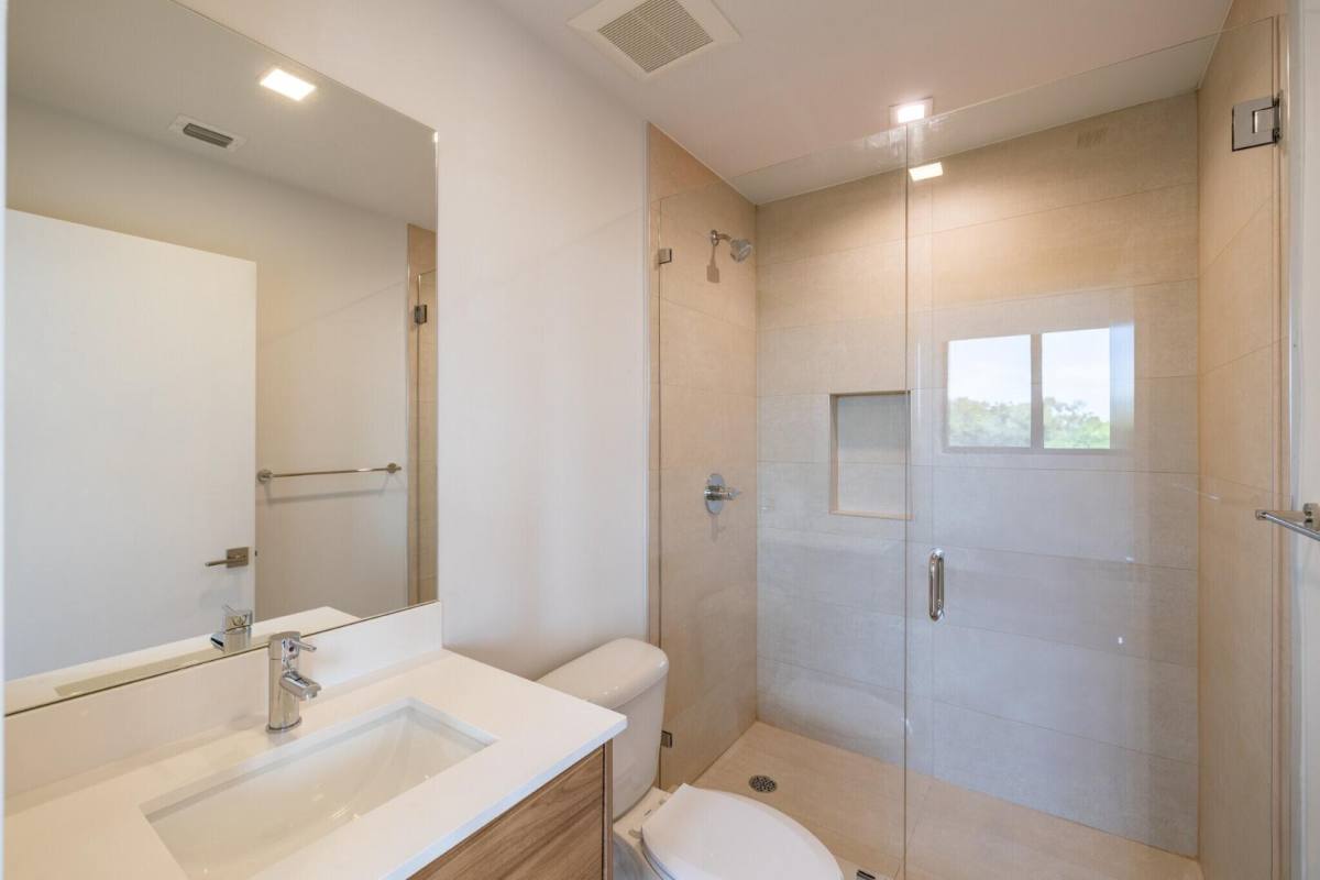 1376 SW 4th St #407, Miami, FL 33135 - Townhouse for Rent - Image 9