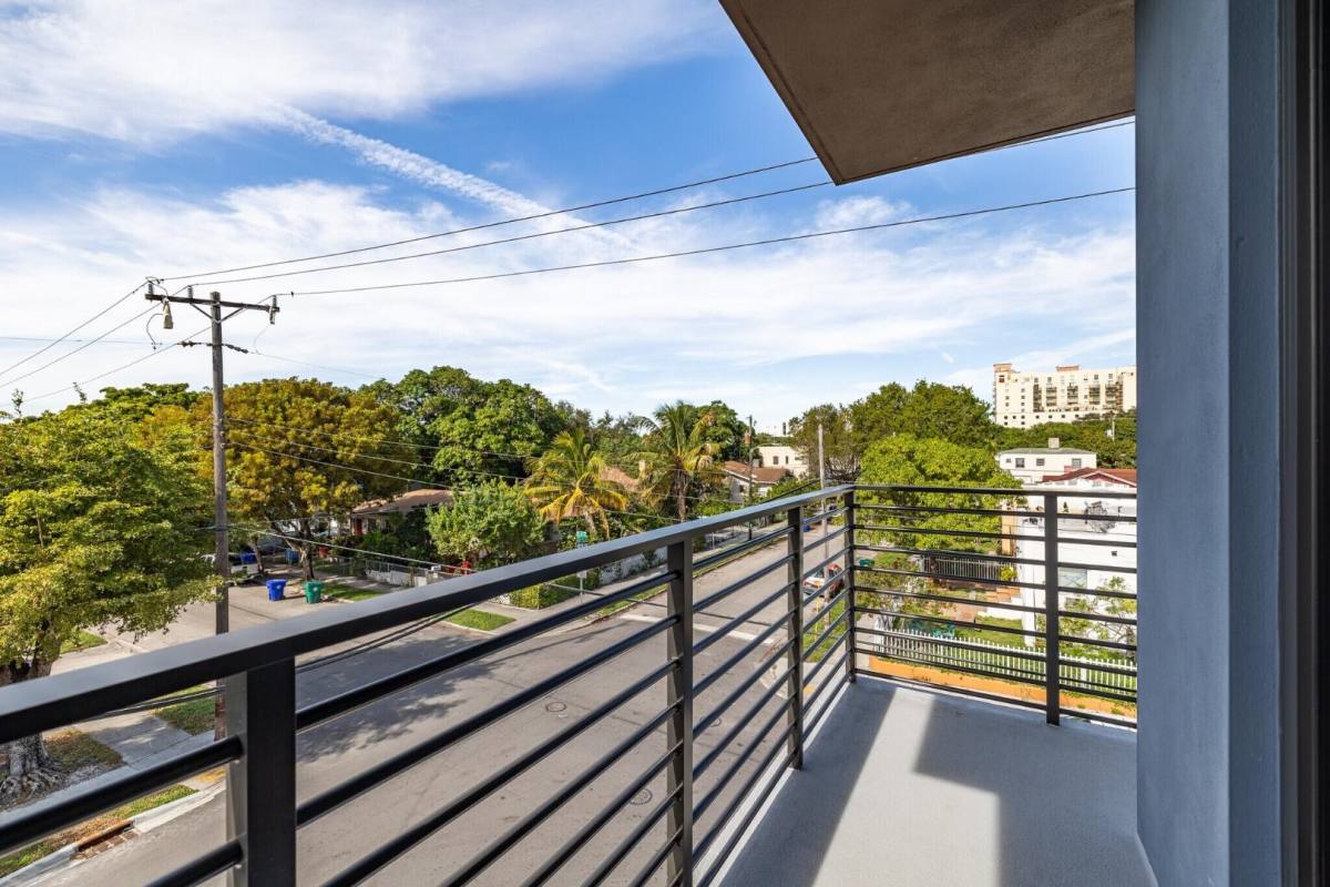 1376 SW 4th St #407, Miami, FL 33135 - Townhouse for Rent - Image 5