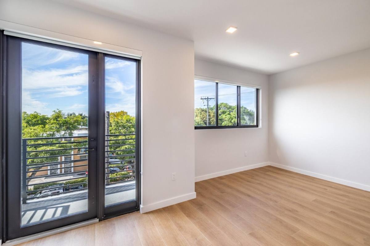 1376 SW 4th St #407, Miami, FL 33135 - Townhouse for Rent - Image 2