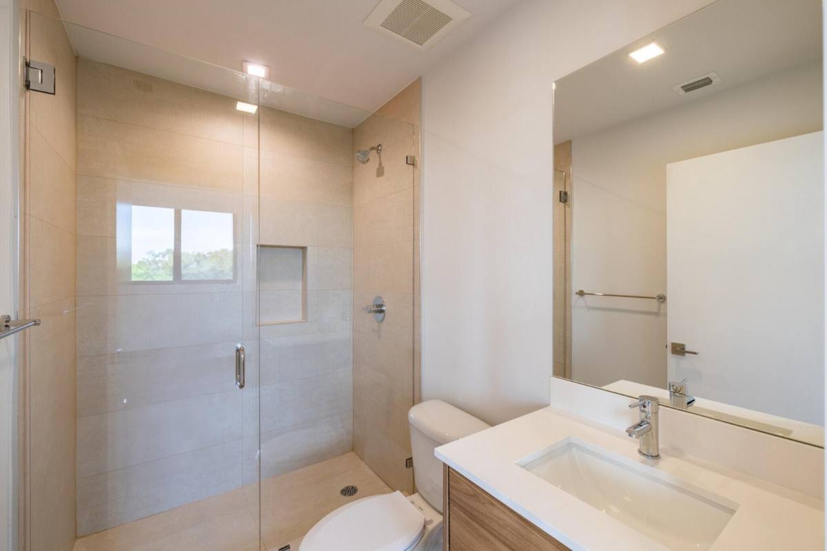 1376 SW 4th St #407, Miami, FL 33135 - Townhouse for Rent - Image 17