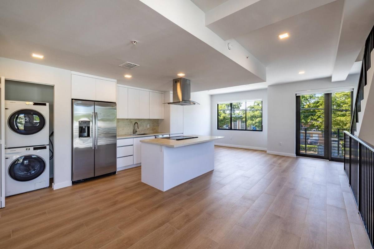 1376 SW 4th St #407, Miami, FL 33135 - Townhouse for Rent - Image 8