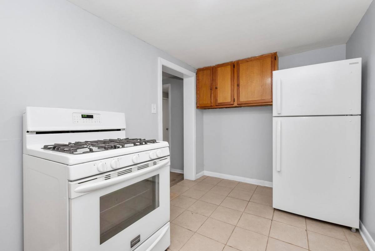Apartment for rent at 8007 S Eberhart Ave, Chicago, IL 60619