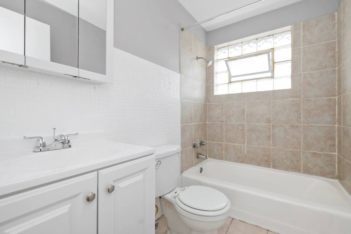 7906 S Wabash Ave, Chicago, IL 60619 - Apartment for Rent - Image 2