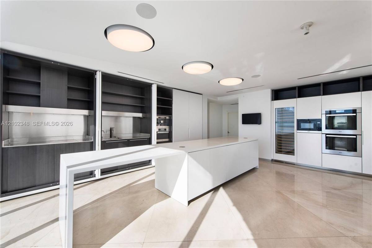 2020 N Bayshore Dr, Miami, FL 33137 - Apartment for Rent - Image 2