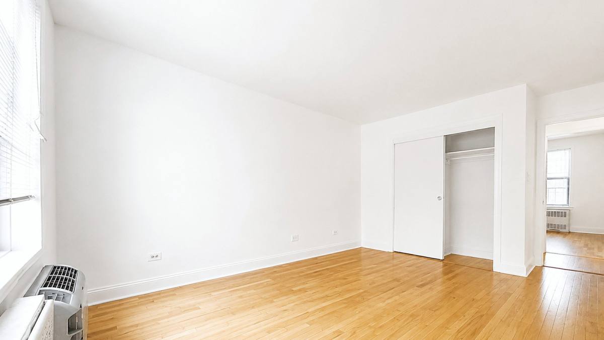 151 W 16th St, New York, NY 10011 - Apartment for Rent - Image 2