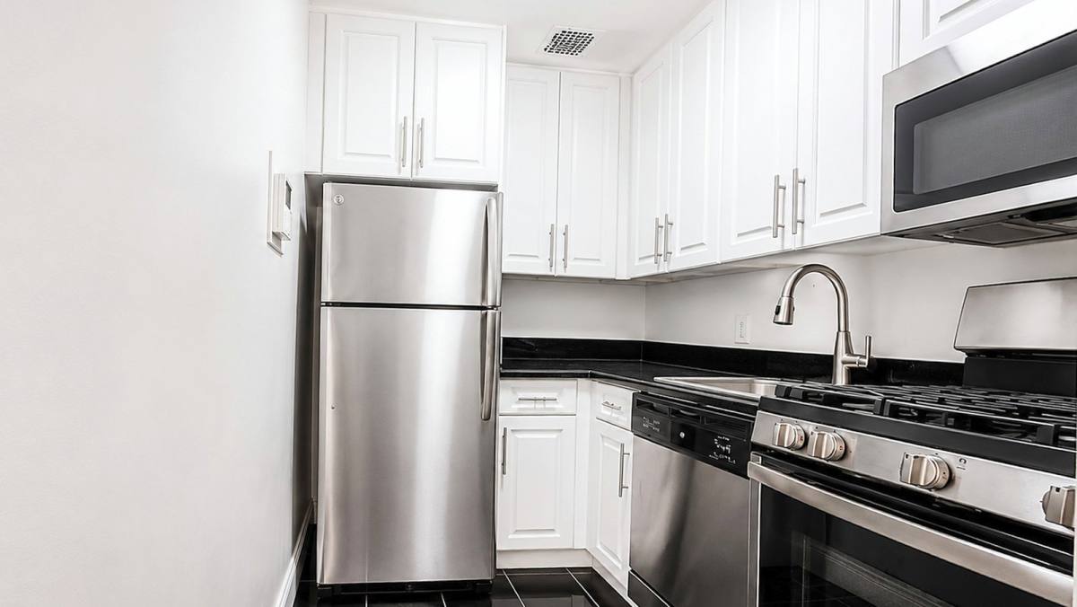 151 W 16th St, New York, NY 10011 - Apartment for Rent - Image 3