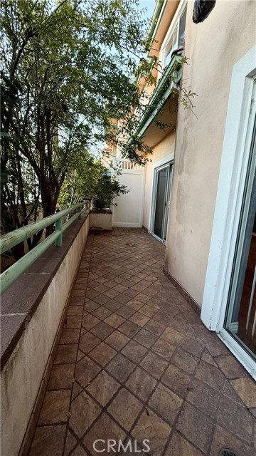 446 W Stocker St, Glendale, CA 91202 - Townhouse for Rent - Image 2