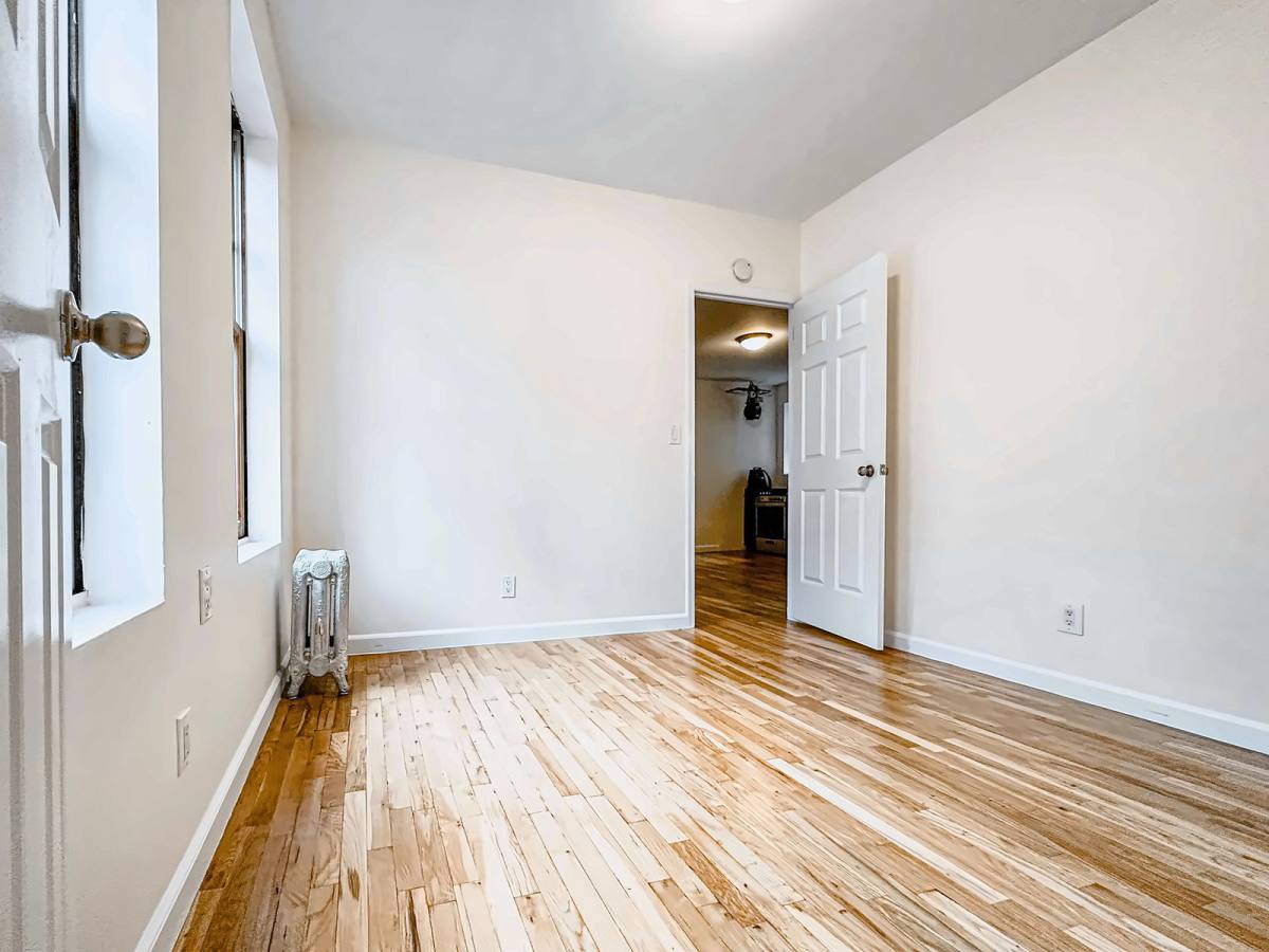 201-205 W 11th St #4DD, New York, NY 10014 - Apartment for Rent - Image 5