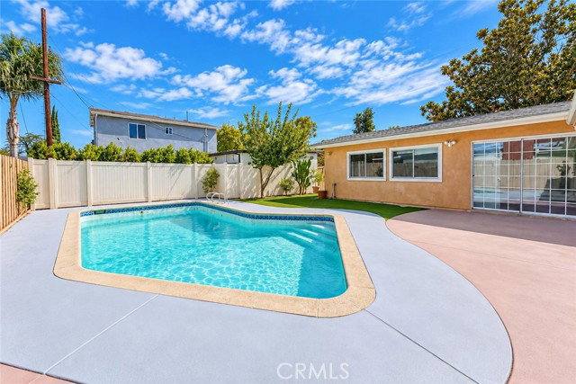 6830 Sylvia Ave, Reseda, CA 91335 - House for Rent - Image 2