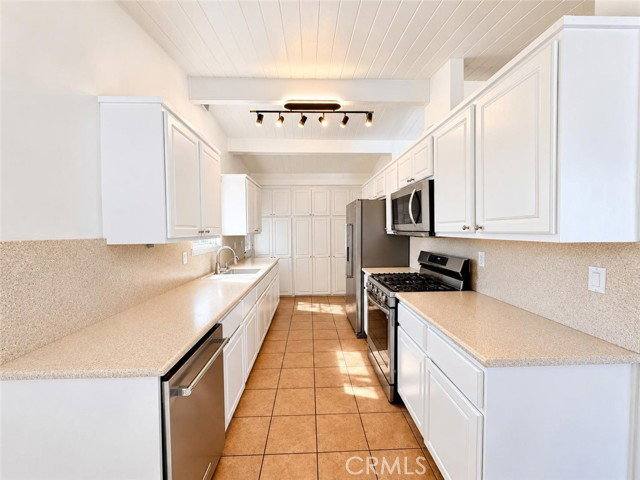 6830 Sylvia Ave, Reseda, CA 91335 - House for Rent - Image 9
