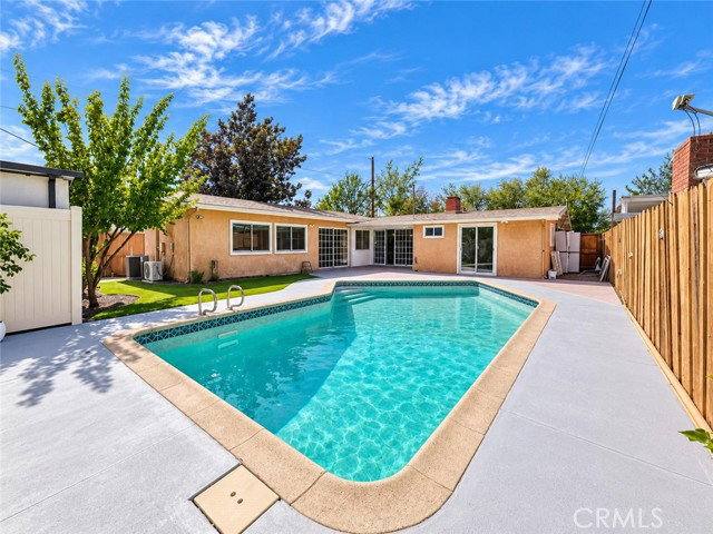 6830 Sylvia Ave, Reseda, CA 91335 - House for Rent