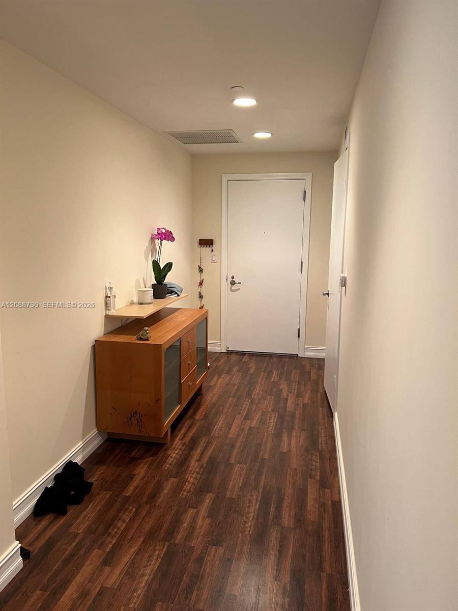 1050 Brickell Ave #3216, Miami, FL 33131 - Apartment for Rent - Image 9
