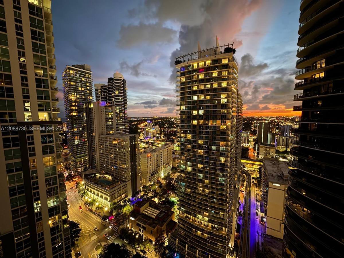 1050 Brickell Ave #3216, Miami, FL 33131 - Apartment for Rent - Image 8