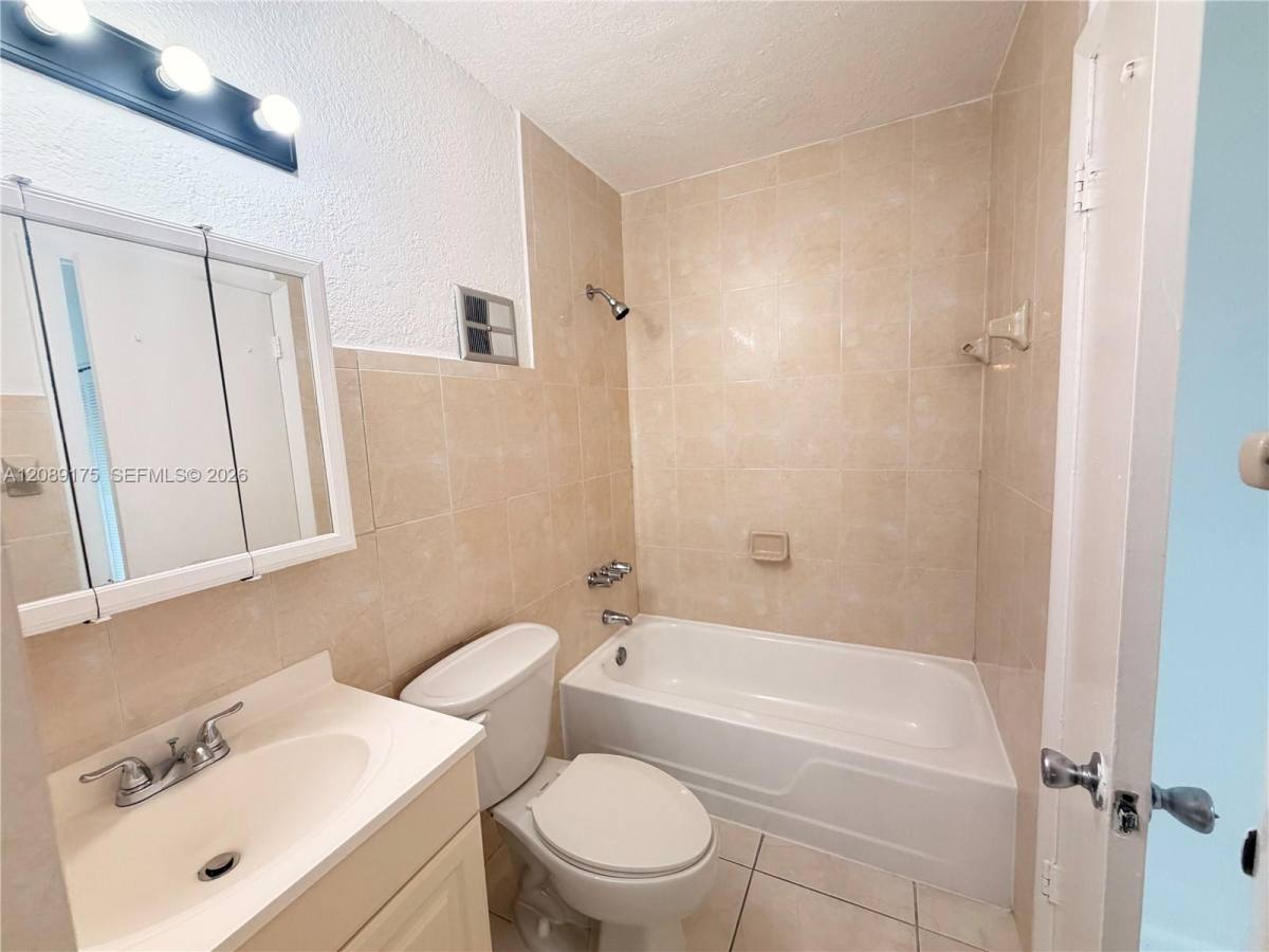 10962 SW 4th St, Miami, FL 33174 - Apartment for Rent - Image 6