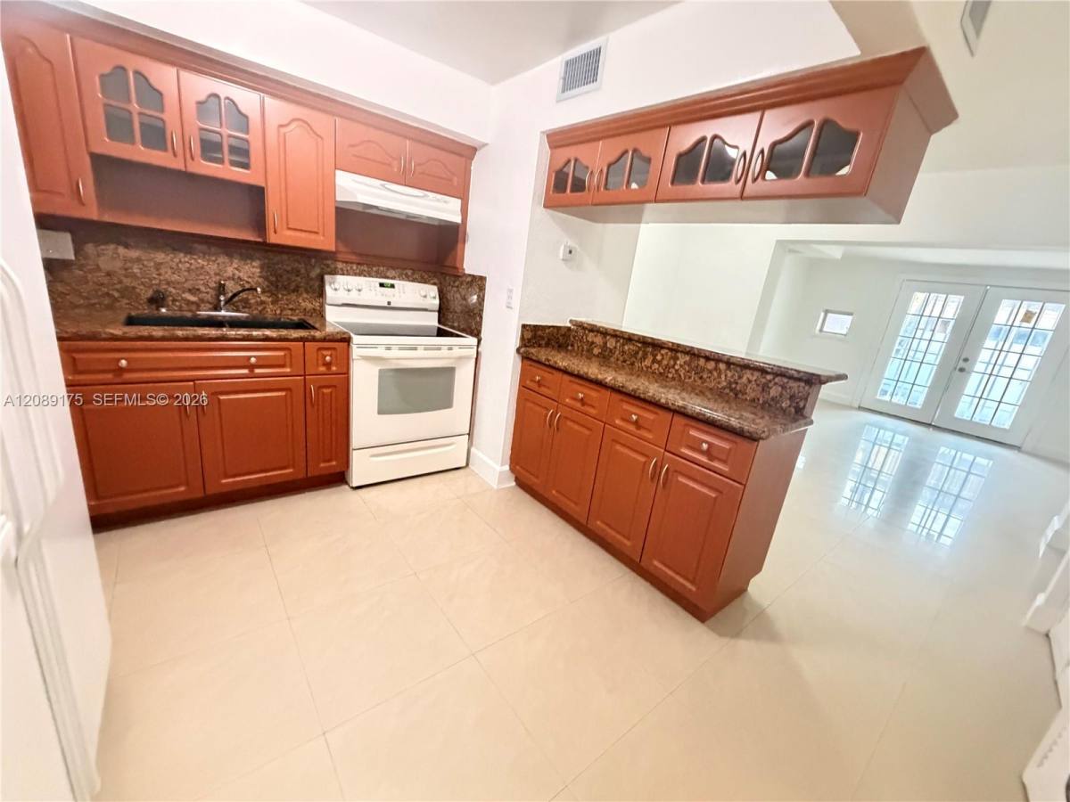 10962 SW 4th St, Miami, FL 33174 - Apartment for Rent - Image 4