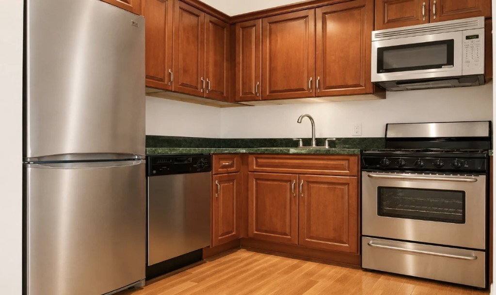 307 W 83rd St, New York, NY 10024 - Apartment for Rent - Image 2