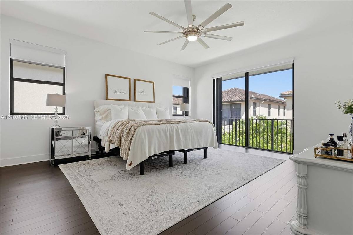 9806 W 34th Court, Hialeah, FL 33018 - House for Rent - Image 7