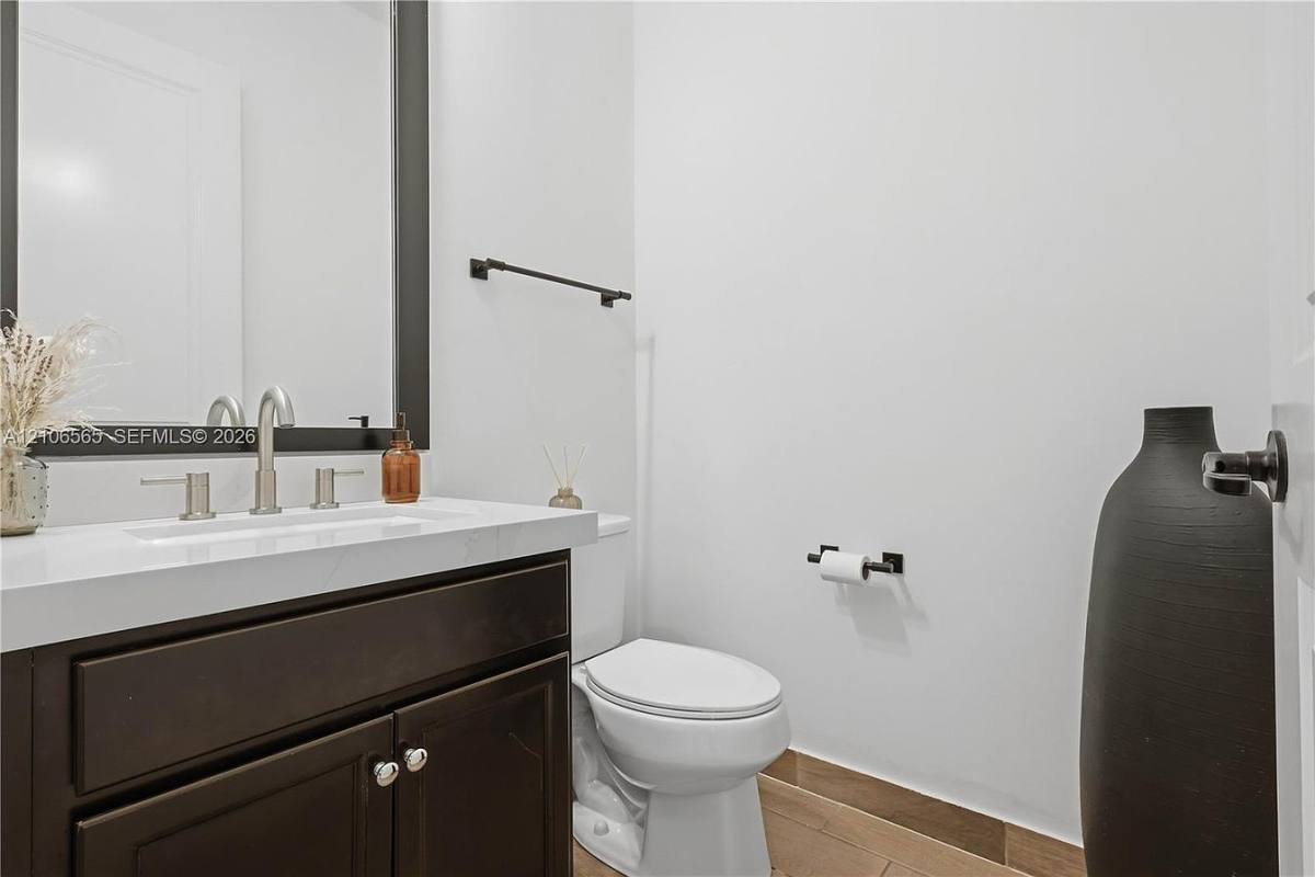 9806 W 34th Court, Hialeah, FL 33018 - House for Rent - Image 6