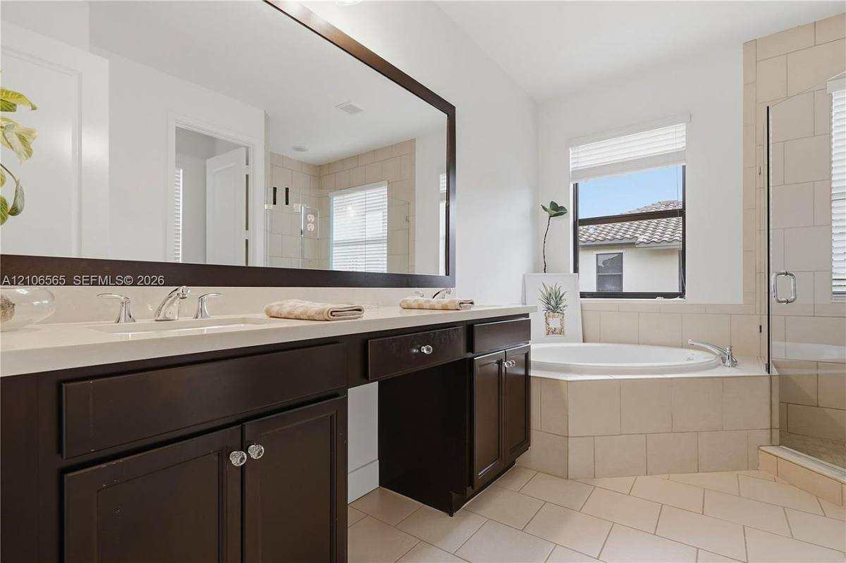 9806 W 34th Court, Hialeah, FL 33018 - House for Rent - Image 9