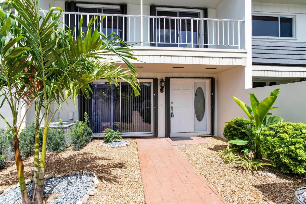 Townhouse for rent at 8123 SW 81st Place, Miami, FL 33143