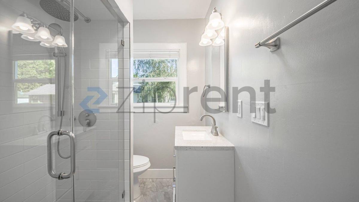 3574 D St, Sacramento, CA 95816 - House for Rent - Image 9