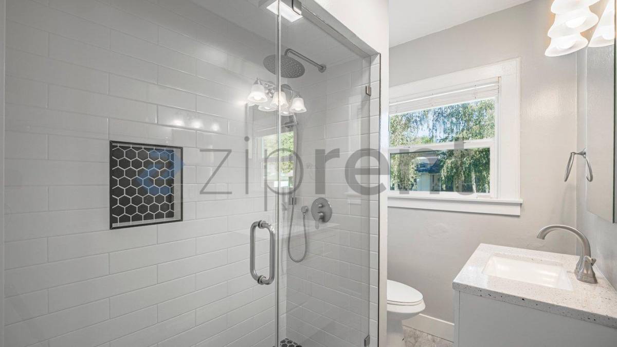 3574 D St, Sacramento, CA 95816 - House for Rent - Image 8