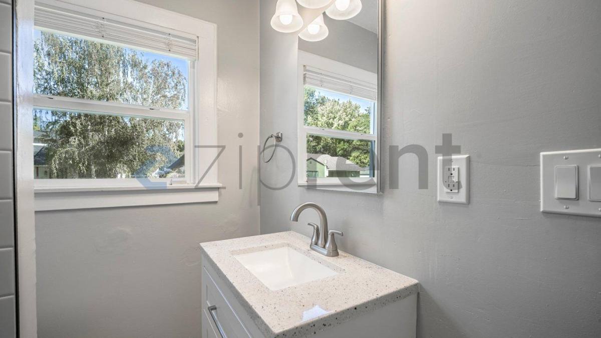 3574 D St, Sacramento, CA 95816 - House for Rent - Image 10