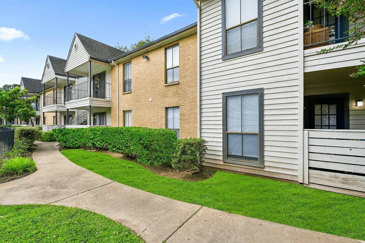 Elm Creek, 2911 Sycamore Springs Dr, Kingwood, TX 77339 - Apartment for Rent - Image 3