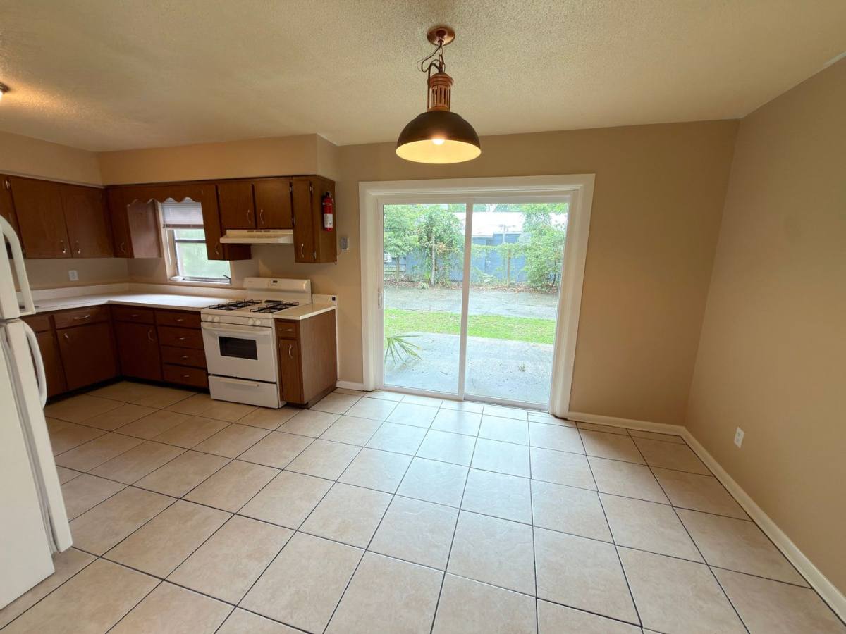 929 NW 7th Ave, Gainesville, FL 32601 - House for Rent - Image 6