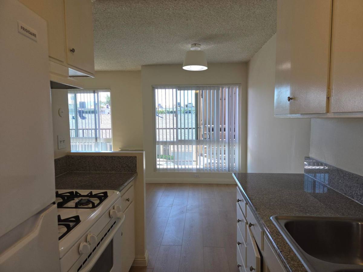 528 E Verdugo Ave, Burbank, CA 91501 - Apartment for Rent