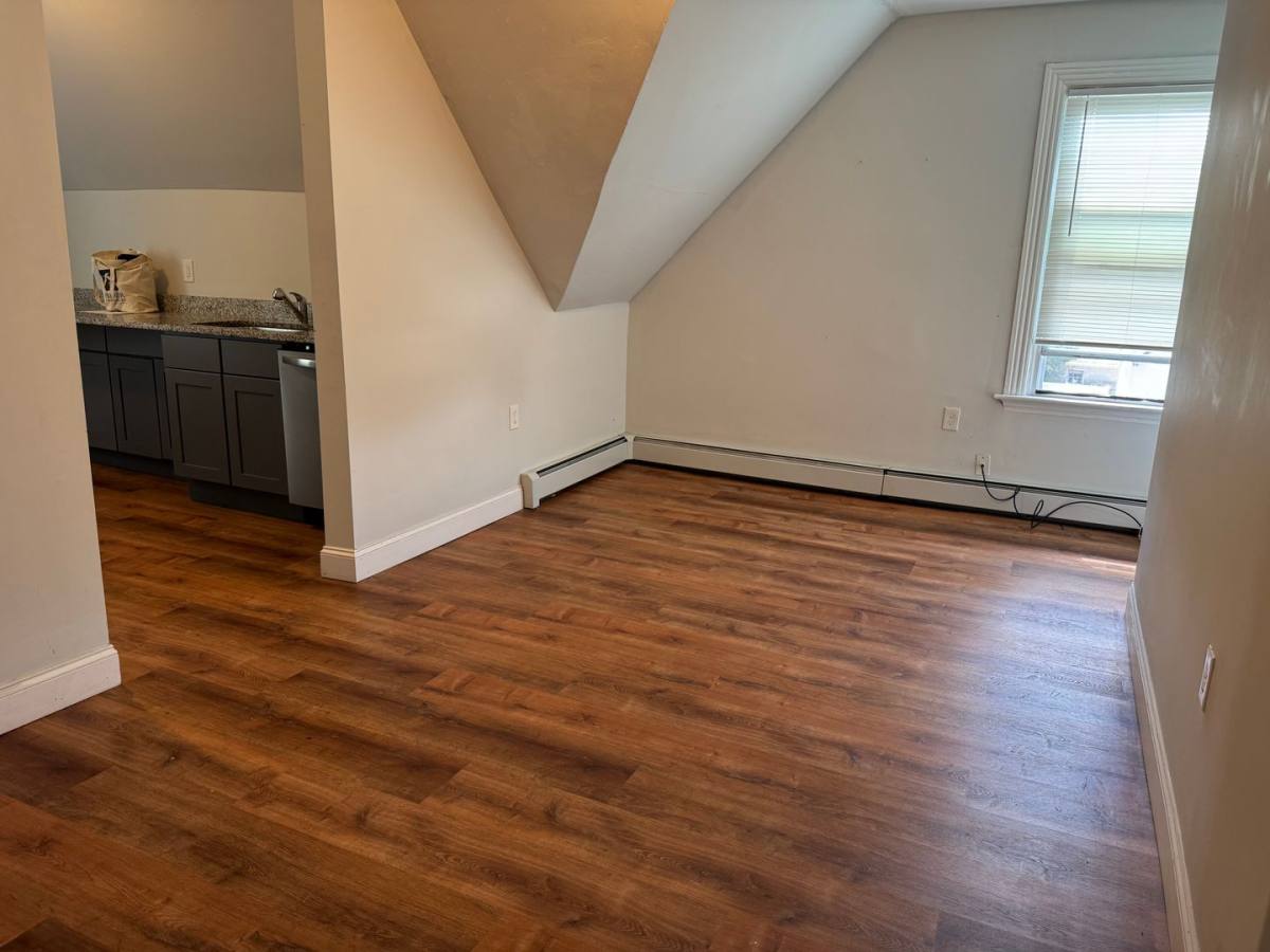 986 Smith St, Providence, RI 02908 - Apartment for Rent - Image 5