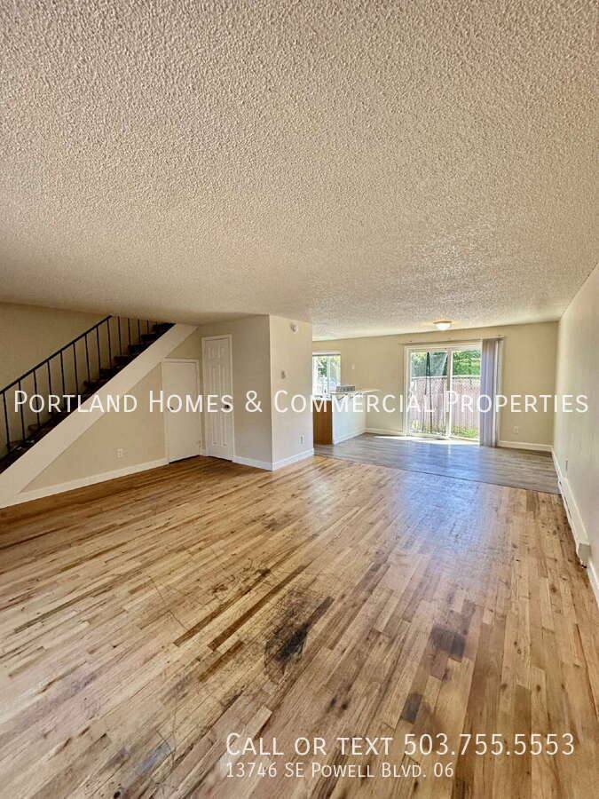 13746 SE Powell Blvd #6, Portland, OR 97236 - Apartment for Rent - Image 3